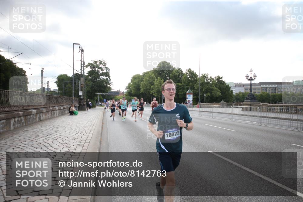 29.06.2025 - hella hamburg halbmarathon Jannik Wohlers http://msf.ph/oto/8142763 29.06.2025 09:45:35 Lombardsbrücke 1080, 1686, 1894, 2460, 4463, 4812, 5187, 5550, 6169, 6495, 6878, 7055, 7186, 7880, 7965, 8062, 9345, 10270, 10453, 10484, 11199, 12189, 12232, 12681, 13167, 13343, 13686, 13754, 14167, 14548, 14549, 14699, 15054, 15115, 15326, 15507, 15835, 16148, 16507, 16695, 16963, 17056, 17117, 17322, 17691, 17768, 18135, 18854, 19022, 19118 meine-sportfotos.de