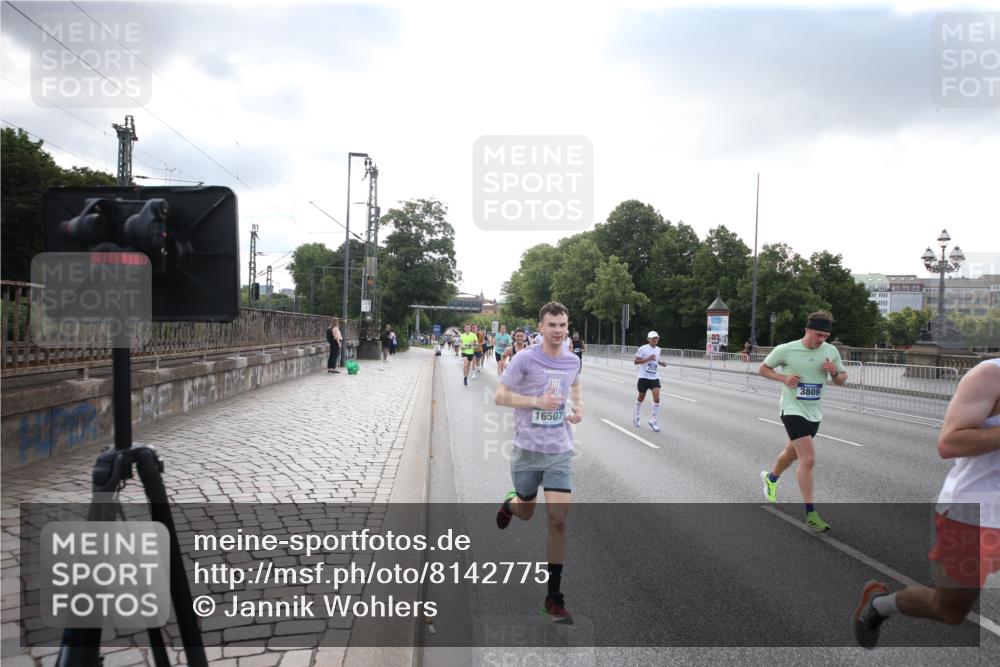 29.06.2025 - hella hamburg halbmarathon Jannik Wohlers http://msf.ph/oto/8142775 29.06.2025 09:45:43 Lombardsbrücke 1080, 1894, 2460, 2525, 3809, 3843, 4463, 4812, 5042, 6169, 6495, 7055, 7186, 7845, 7880, 8062, 8956, 9345, 10453, 11199, 11282, 11833, 12189, 12681, 13167, 13754, 14167, 14293, 14548, 14699, 15054, 15115, 15326, 15391, 15507, 15689, 15835, 16148, 16507, 16580, 16695, 16963, 17056, 17322, 17691, 17768, 18235, 18562, 18563, 18854, 19022, 19118 meine-sportfotos.de