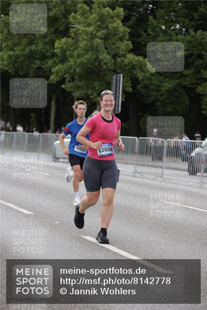 29.06.2025 - hella hamburg halbmarathon Jannik Wohlers http://msf.ph/oto/8142778 29.06.2025 10:07:46 Lombardsbrücke 1527, 2427, 5926, 7198, 7348, 8585, 9616, 10609, 10857, 12658, 12893, 13014, 14631, 15785, 16809, 18325 meine-sportfotos.de