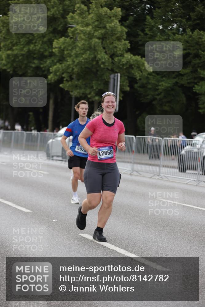 29.06.2025 - hella hamburg halbmarathon Jannik Wohlers http://msf.ph/oto/8142782 29.06.2025 10:07:46 Lombardsbrücke 1527, 2427, 5926, 7198, 7348, 8585, 9616, 10609, 10857, 12658, 12893, 13014, 14631, 15785, 16809, 18325 meine-sportfotos.de