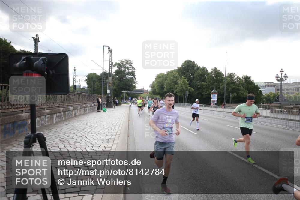29.06.2025 - hella hamburg halbmarathon Jannik Wohlers http://msf.ph/oto/8142784 29.06.2025 09:45:43 Lombardsbrücke 1080, 1894, 2460, 2525, 3809, 3843, 4463, 4812, 5042, 6169, 6495, 7055, 7186, 7845, 7880, 8062, 8956, 9345, 10453, 11199, 11282, 11833, 12189, 12681, 13167, 13754, 14167, 14293, 14548, 14699, 15054, 15115, 15326, 15391, 15507, 15689, 15835, 16148, 16507, 16580, 16695, 16963, 17056, 17322, 17691, 17768, 18235, 18562, 18563, 18854, 19022, 19118 meine-sportfotos.de