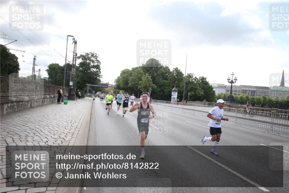 29.06.2025 - hella hamburg halbmarathon Jannik Wohlers http://msf.ph/oto/8142822 29.06.2025 09:45:45 Lombardsbrücke 2460, 2525, 3809, 3843, 4463, 4812, 5042, 6169, 6495, 7055, 7186, 7845, 8062, 8956, 9345, 10453, 11199, 11282, 11833, 12189, 12681, 14293, 14548, 14699, 15054, 15115, 15326, 15391, 15689, 15835, 16148, 16507, 16580, 16695, 16963, 17056, 17213, 17322, 17691, 17768, 18235, 18562, 18563, 18854, 19022, 19118 meine-sportfotos.de