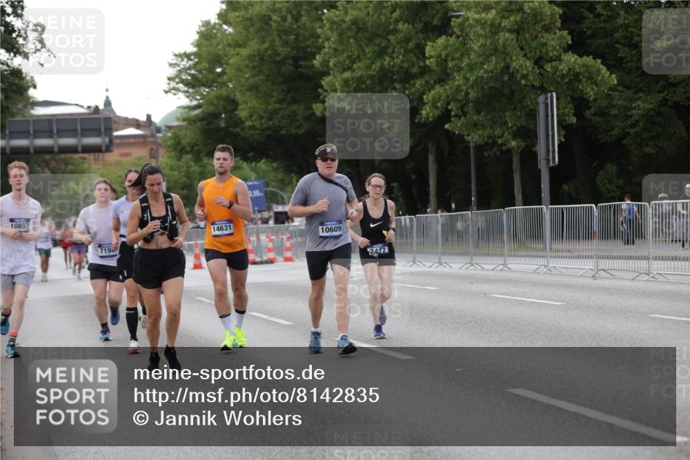 29.06.2025 - hella hamburg halbmarathon Jannik Wohlers http://msf.ph/oto/8142835 29.06.2025 10:07:50 Lombardsbrücke 1527, 2427, 5926, 7198, 7348, 7476, 8585, 9457, 9616, 9823, 10609, 10857, 12658, 13014, 14631, 18325 meine-sportfotos.de