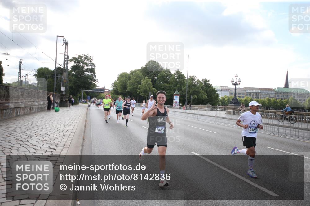 29.06.2025 - hella hamburg halbmarathon Jannik Wohlers http://msf.ph/oto/8142836 29.06.2025 09:45:45 Lombardsbrücke 2460, 2525, 3809, 3843, 4463, 4812, 5042, 6169, 6495, 7055, 7186, 7845, 8062, 8956, 9345, 10453, 11199, 11282, 11833, 12189, 12681, 14293, 14548, 14699, 15054, 15115, 15326, 15391, 15689, 15835, 16148, 16507, 16580, 16695, 16963, 17056, 17213, 17322, 17691, 17768, 18235, 18562, 18563, 18854, 19022, 19118 meine-sportfotos.de