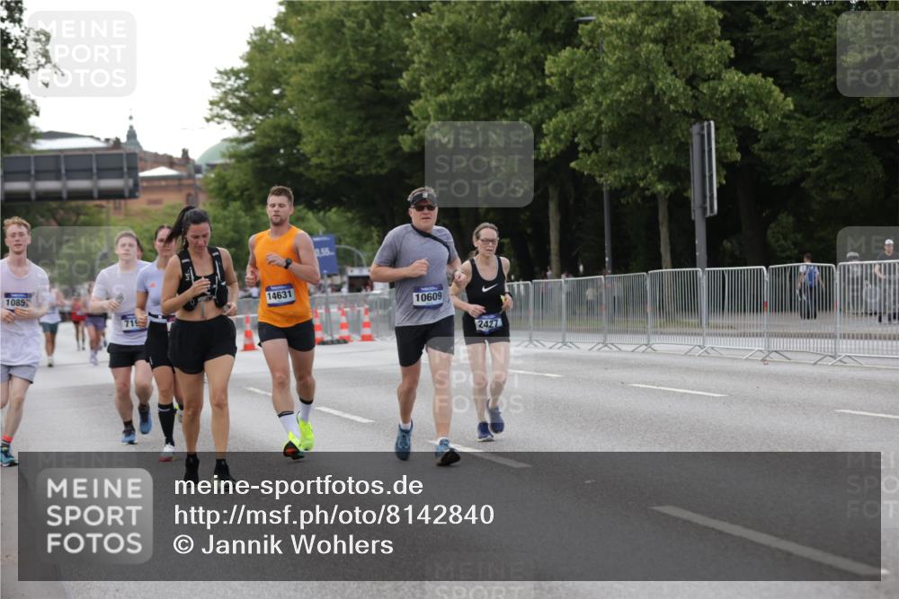 29.06.2025 - hella hamburg halbmarathon Jannik Wohlers http://msf.ph/oto/8142840 29.06.2025 10:07:50 Lombardsbrücke 1527, 2427, 5926, 7198, 7348, 7476, 8585, 9457, 9616, 9823, 10609, 10857, 12658, 13014, 14631, 18325 meine-sportfotos.de