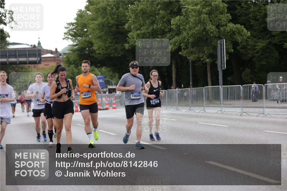 29.06.2025 - hella hamburg halbmarathon Jannik Wohlers http://msf.ph/oto/8142846 29.06.2025 10:07:50 Lombardsbrücke 1527, 2427, 5926, 7198, 7348, 7476, 8585, 9457, 9616, 9823, 10609, 10857, 12658, 13014, 14631, 18325 meine-sportfotos.de