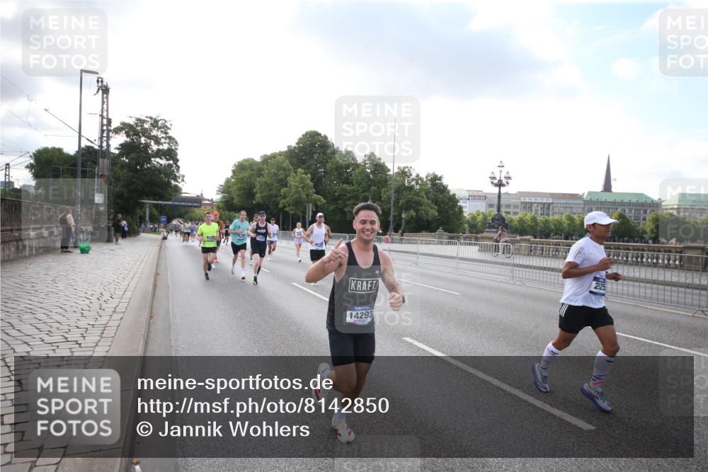 29.06.2025 - hella hamburg halbmarathon Jannik Wohlers http://msf.ph/oto/8142850 29.06.2025 09:45:45 Lombardsbrücke 2460, 2525, 3809, 3843, 4463, 4812, 5042, 6169, 6495, 7055, 7186, 7845, 8062, 8956, 9345, 10453, 11199, 11282, 11833, 12189, 12681, 14293, 14548, 14699, 15054, 15115, 15326, 15391, 15689, 15835, 16148, 16507, 16580, 16695, 16963, 17056, 17213, 17322, 17691, 17768, 18235, 18562, 18563, 18854, 19022, 19118 meine-sportfotos.de