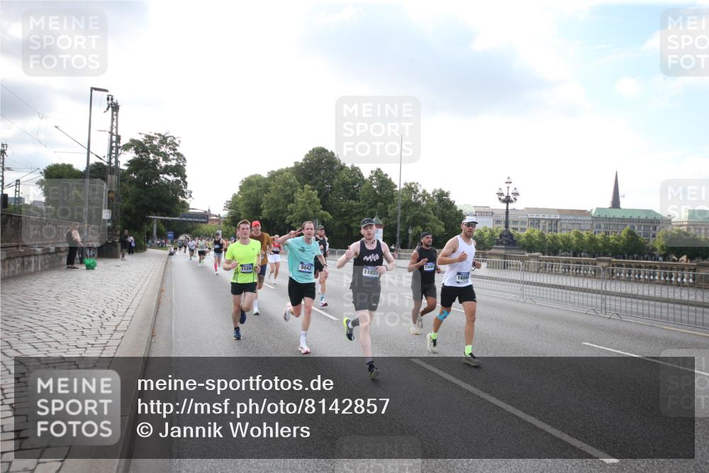 29.06.2025 - hella hamburg halbmarathon Jannik Wohlers http://msf.ph/oto/8142857 29.06.2025 09:45:47 Lombardsbrücke 2525, 3809, 3843, 3955, 4463, 4812, 5042, 6169, 6495, 7055, 7186, 7845, 8956, 9345, 10453, 11199, 11282, 11833, 12189, 14276, 14293, 14548, 14699, 15115, 15391, 15689, 16148, 16507, 16580, 16695, 16963, 17056, 17213, 17768, 17826, 18235, 18562, 18563, 18854, 19022, 19118 meine-sportfotos.de