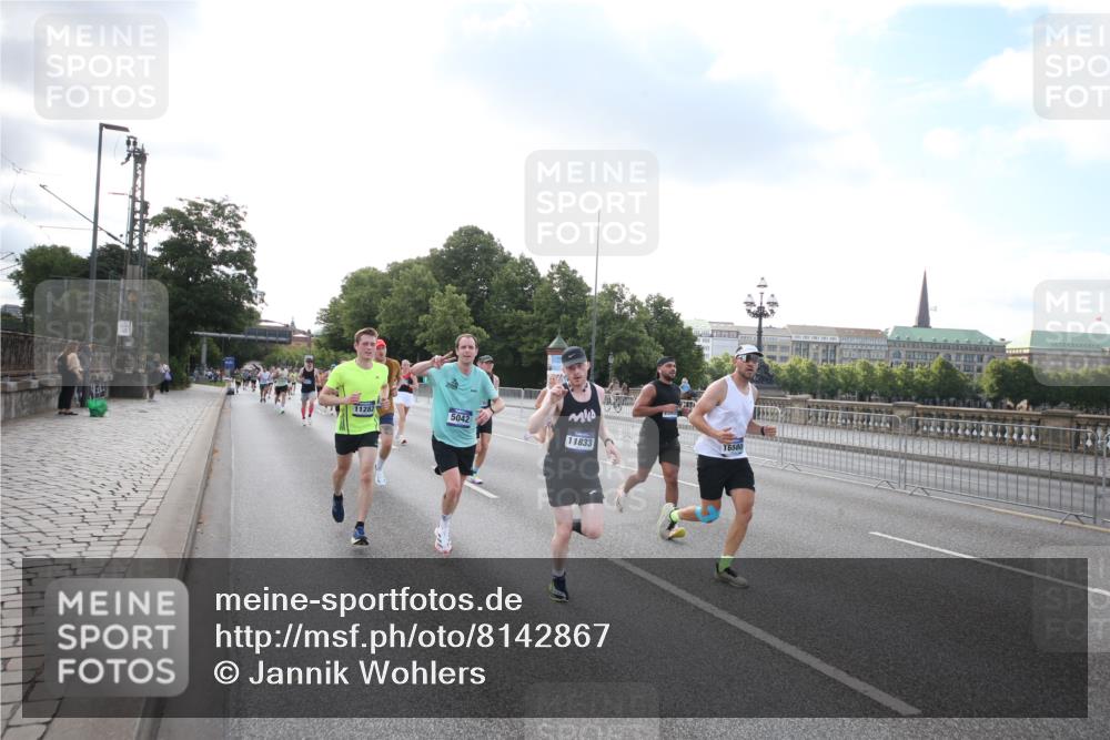 29.06.2025 - hella hamburg halbmarathon Jannik Wohlers http://msf.ph/oto/8142867 29.06.2025 09:45:47 Lombardsbrücke 2525, 3809, 3843, 3955, 4463, 4812, 5042, 6169, 6495, 7055, 7186, 7845, 8956, 9345, 10453, 11199, 11282, 11833, 12189, 14276, 14293, 14548, 14699, 15115, 15391, 15689, 16148, 16507, 16580, 16695, 16963, 17056, 17213, 17768, 17826, 18235, 18562, 18563, 18854, 19022, 19118 meine-sportfotos.de