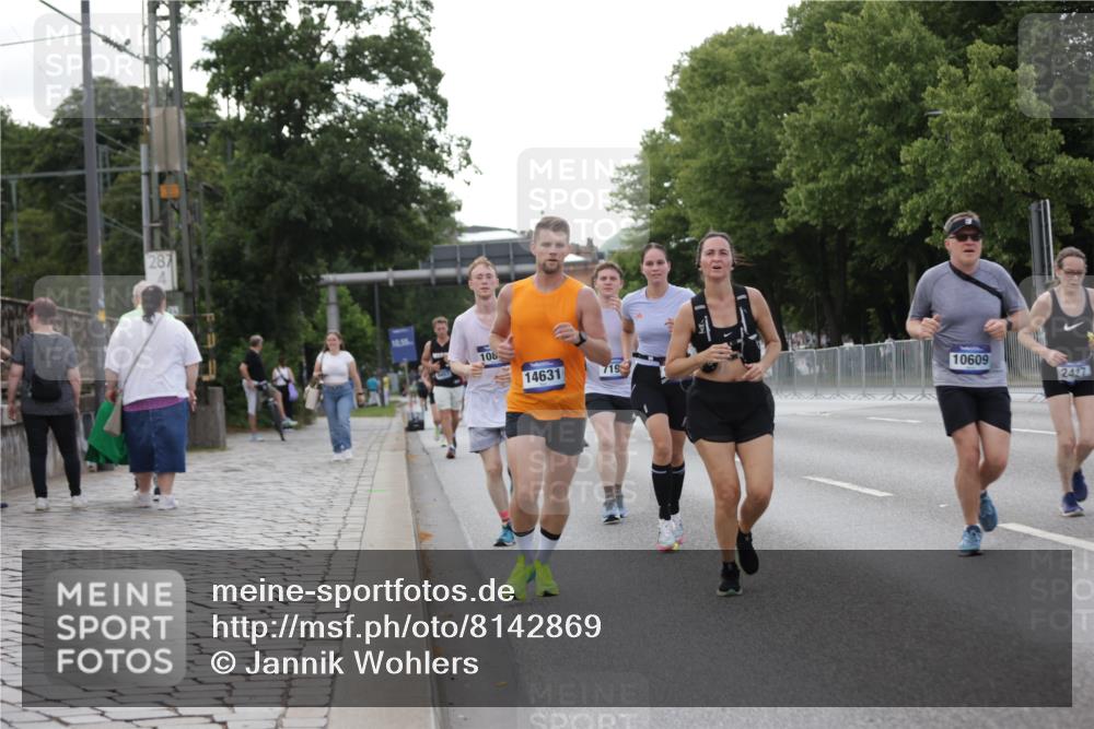 29.06.2025 - hella hamburg halbmarathon Jannik Wohlers http://msf.ph/oto/8142869 29.06.2025 10:07:52 Lombardsbrücke 2427, 5926, 7198, 7348, 7476, 8585, 9457, 9616, 9823, 10609, 10857, 12658, 13014, 14631, 15429, 18325 meine-sportfotos.de