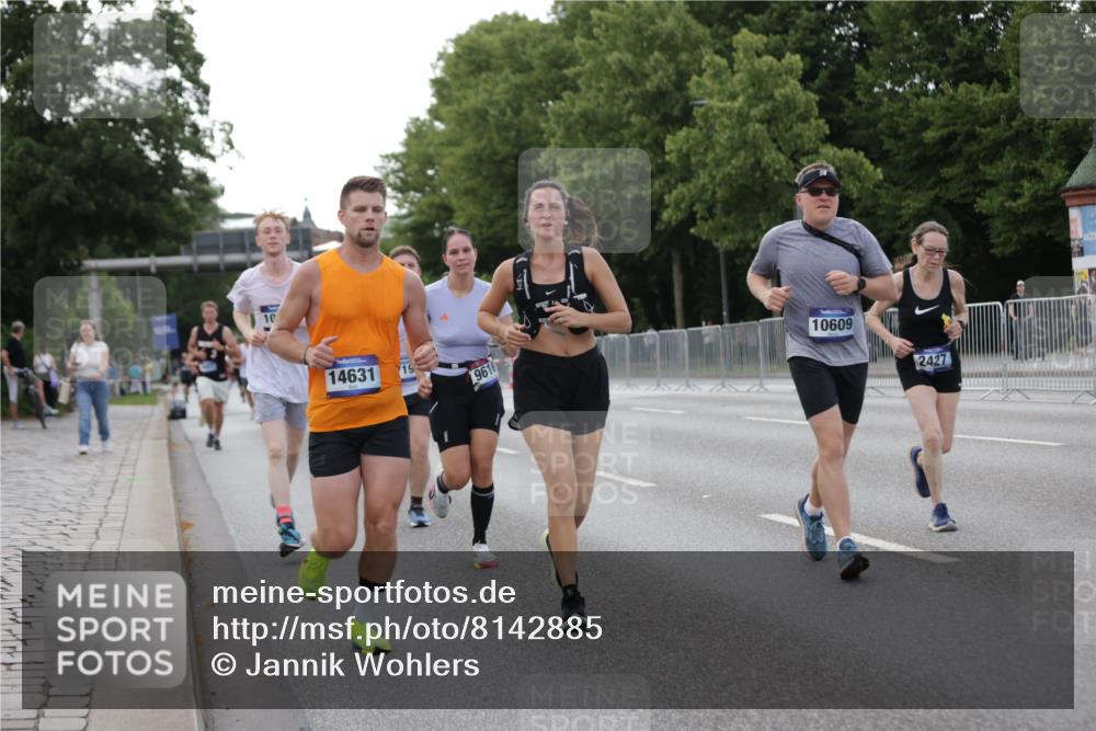 29.06.2025 - hella hamburg halbmarathon Jannik Wohlers http://msf.ph/oto/8142885 29.06.2025 10:07:52 Lombardsbrücke 2427, 5926, 7198, 7348, 7476, 8585, 9457, 9616, 9823, 10609, 10857, 12658, 13014, 14631, 15429, 18325 meine-sportfotos.de