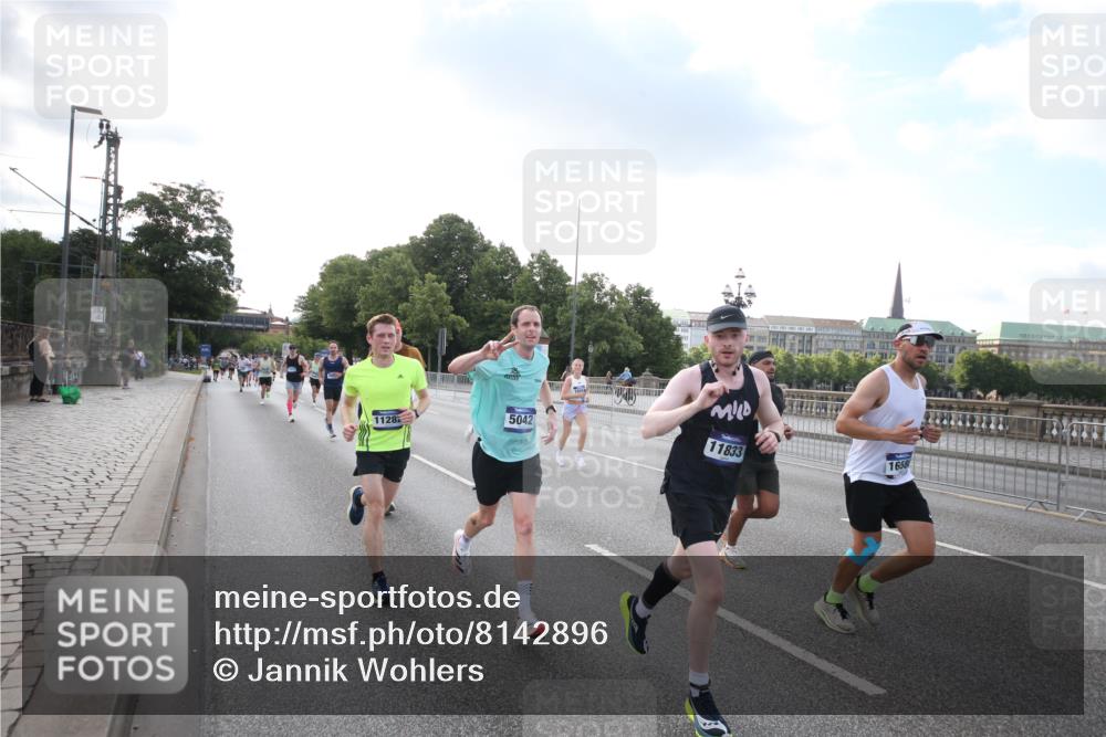 29.06.2025 - hella hamburg halbmarathon Jannik Wohlers http://msf.ph/oto/8142896 29.06.2025 09:45:48 Lombardsbrücke 2525, 3809, 3843, 3955, 4463, 4812, 5042, 6169, 6495, 7055, 7186, 7845, 8864, 8956, 9345, 10453, 11199, 11282, 11833, 12189, 14276, 14293, 14699, 15115, 15391, 15689, 16148, 16507, 16580, 16695, 16963, 17056, 17213, 17768, 17826, 18235, 18562, 18563, 19022, 19118 meine-sportfotos.de