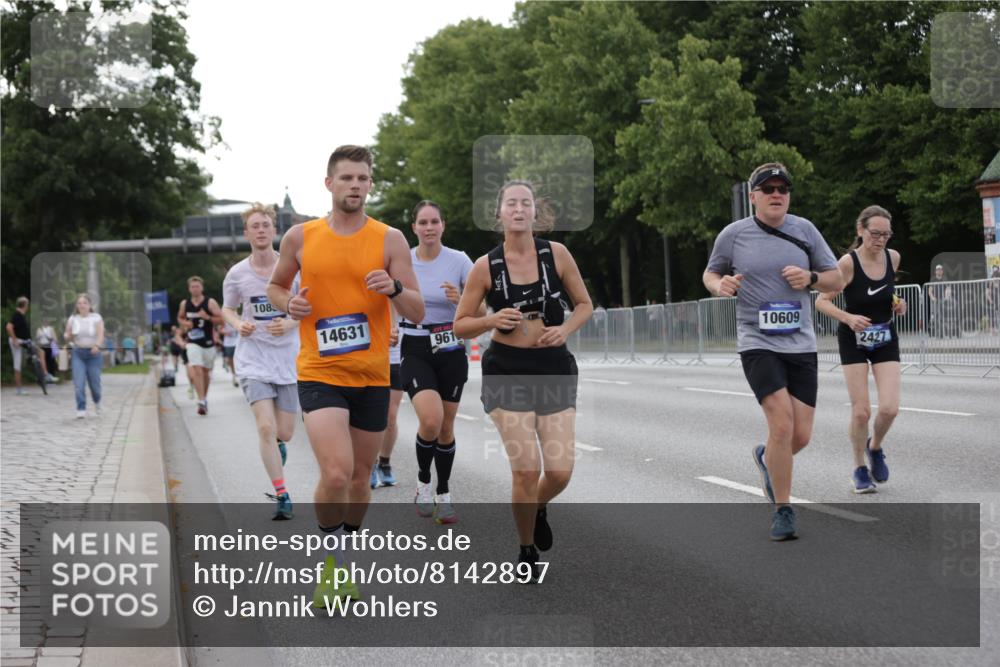 29.06.2025 - hella hamburg halbmarathon Jannik Wohlers http://msf.ph/oto/8142897 29.06.2025 10:07:52 Lombardsbrücke 2427, 5926, 7198, 7348, 7476, 8585, 9457, 9616, 9823, 10609, 10857, 12658, 13014, 14631, 15429, 18325 meine-sportfotos.de