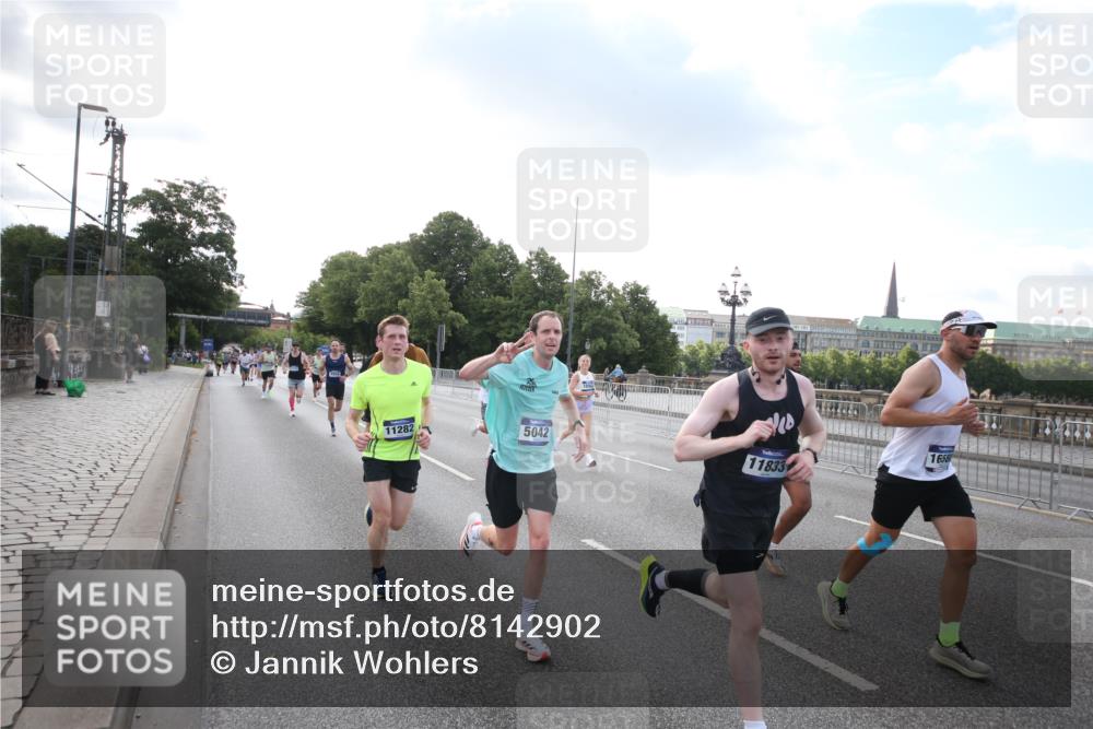 29.06.2025 - hella hamburg halbmarathon Jannik Wohlers http://msf.ph/oto/8142902 29.06.2025 09:45:48 Lombardsbrücke 2525, 3809, 3843, 3955, 4463, 4812, 5042, 6169, 6495, 7055, 7186, 7845, 8864, 8956, 9345, 10453, 11199, 11282, 11833, 12189, 14276, 14293, 14699, 15115, 15391, 15689, 16148, 16507, 16580, 16695, 16963, 17056, 17213, 17768, 17826, 18235, 18562, 18563, 19022, 19118 meine-sportfotos.de