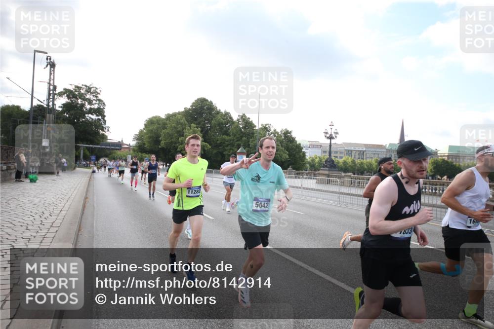 29.06.2025 - hella hamburg halbmarathon Jannik Wohlers http://msf.ph/oto/8142914 29.06.2025 09:45:48 Lombardsbrücke 2525, 3809, 3843, 3955, 4463, 4812, 5042, 6169, 6495, 7055, 7186, 7845, 8864, 8956, 9345, 10453, 11199, 11282, 11833, 12189, 14276, 14293, 14699, 15115, 15391, 15689, 16148, 16507, 16580, 16695, 16963, 17056, 17213, 17768, 17826, 18235, 18562, 18563, 19022, 19118 meine-sportfotos.de