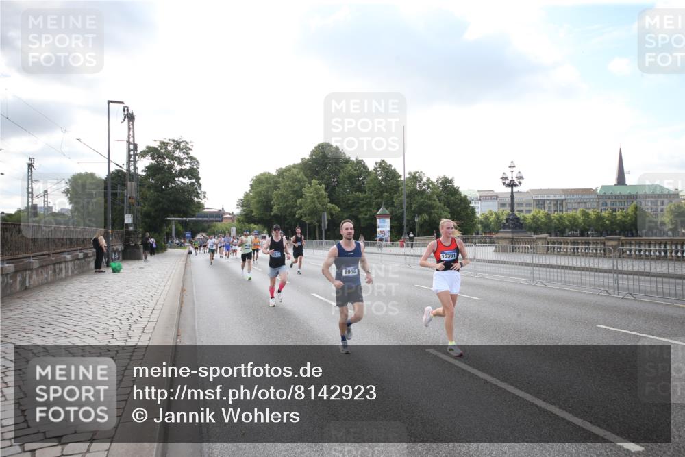 29.06.2025 - hella hamburg halbmarathon Jannik Wohlers http://msf.ph/oto/8142923 29.06.2025 09:45:50 Lombardsbrücke 2525, 3809, 3843, 3955, 4812, 5042, 6169, 6495, 7055, 7845, 7901, 8864, 8956, 9345, 10453, 11199, 11282, 11833, 13252, 13617, 14276, 14293, 14699, 15115, 15391, 15689, 16507, 16580, 16695, 16931, 16963, 17056, 17213, 17768, 17826, 18235, 18562, 18563, 19118 meine-sportfotos.de