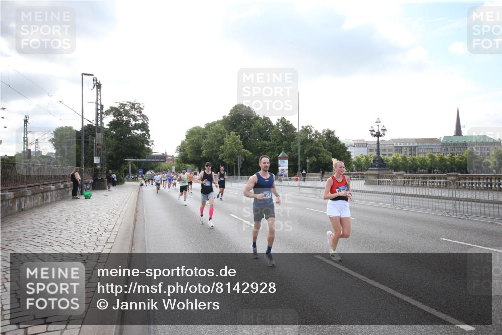 29.06.2025 - hella hamburg halbmarathon Jannik Wohlers http://msf.ph/oto/8142928 29.06.2025 09:45:50 Lombardsbrücke 2525, 3809, 3843, 3955, 4812, 5042, 6169, 6495, 7055, 7845, 7901, 8864, 8956, 9345, 10453, 11199, 11282, 11833, 13252, 13617, 14276, 14293, 14699, 15115, 15391, 15689, 16507, 16580, 16695, 16931, 16963, 17056, 17213, 17768, 17826, 18235, 18562, 18563, 19118 meine-sportfotos.de