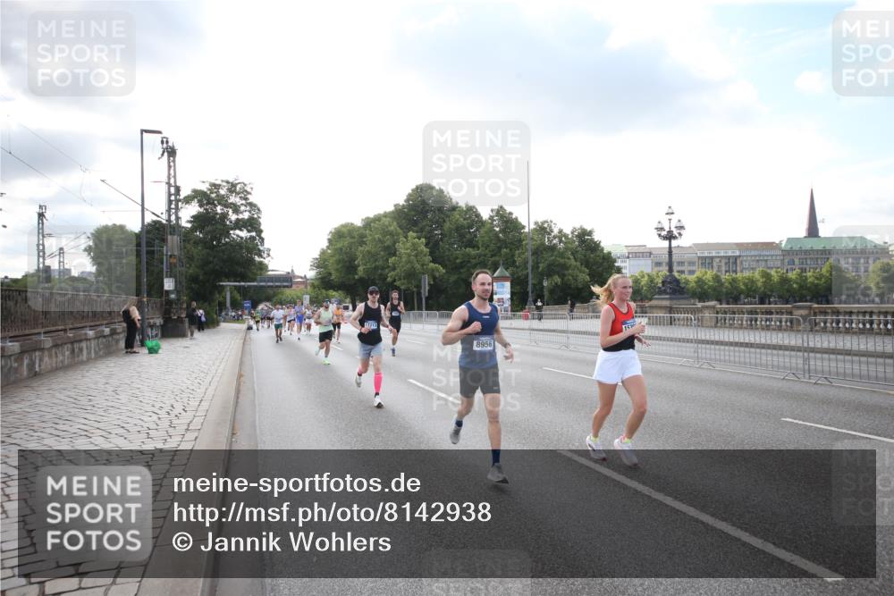 29.06.2025 - hella hamburg halbmarathon Jannik Wohlers http://msf.ph/oto/8142938 29.06.2025 09:45:50 Lombardsbrücke 2525, 3809, 3843, 3955, 4812, 5042, 6169, 6495, 7055, 7845, 7901, 8864, 8956, 9345, 10453, 11199, 11282, 11833, 13252, 13617, 14276, 14293, 14699, 15115, 15391, 15689, 16507, 16580, 16695, 16931, 16963, 17056, 17213, 17768, 17826, 18235, 18562, 18563, 19118 meine-sportfotos.de