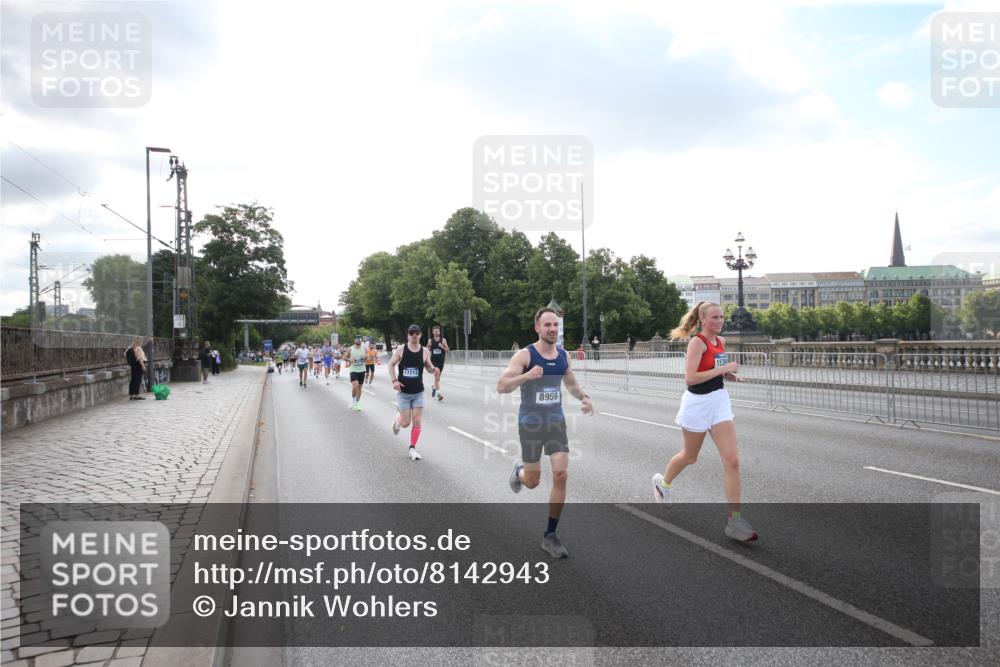 29.06.2025 - hella hamburg halbmarathon Jannik Wohlers http://msf.ph/oto/8142943 29.06.2025 09:45:50 Lombardsbrücke 2525, 3809, 3843, 3955, 4812, 5042, 6169, 6495, 7055, 7845, 7901, 8864, 8956, 9345, 10453, 11199, 11282, 11833, 13252, 13617, 14276, 14293, 14699, 15115, 15391, 15689, 16507, 16580, 16695, 16931, 16963, 17056, 17213, 17768, 17826, 18235, 18562, 18563, 19118 meine-sportfotos.de