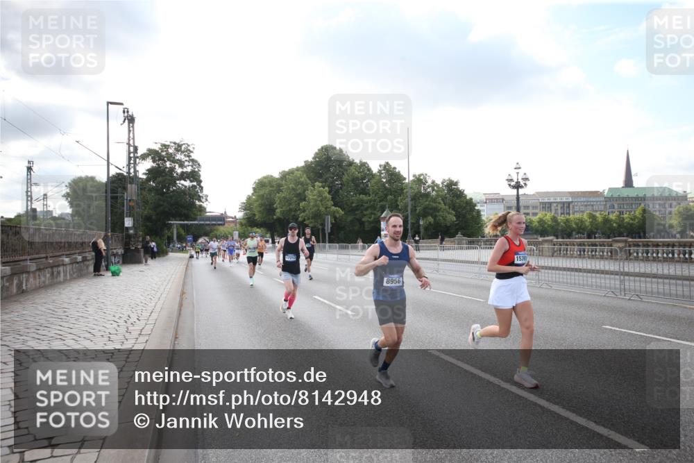 29.06.2025 - hella hamburg halbmarathon Jannik Wohlers http://msf.ph/oto/8142948 29.06.2025 09:45:50 Lombardsbrücke 2525, 3809, 3843, 3955, 4812, 5042, 6169, 6495, 7055, 7845, 7901, 8864, 8956, 9345, 10453, 11199, 11282, 11833, 13252, 13617, 14276, 14293, 14699, 15115, 15391, 15689, 16507, 16580, 16695, 16931, 16963, 17056, 17213, 17768, 17826, 18235, 18562, 18563, 19118 meine-sportfotos.de