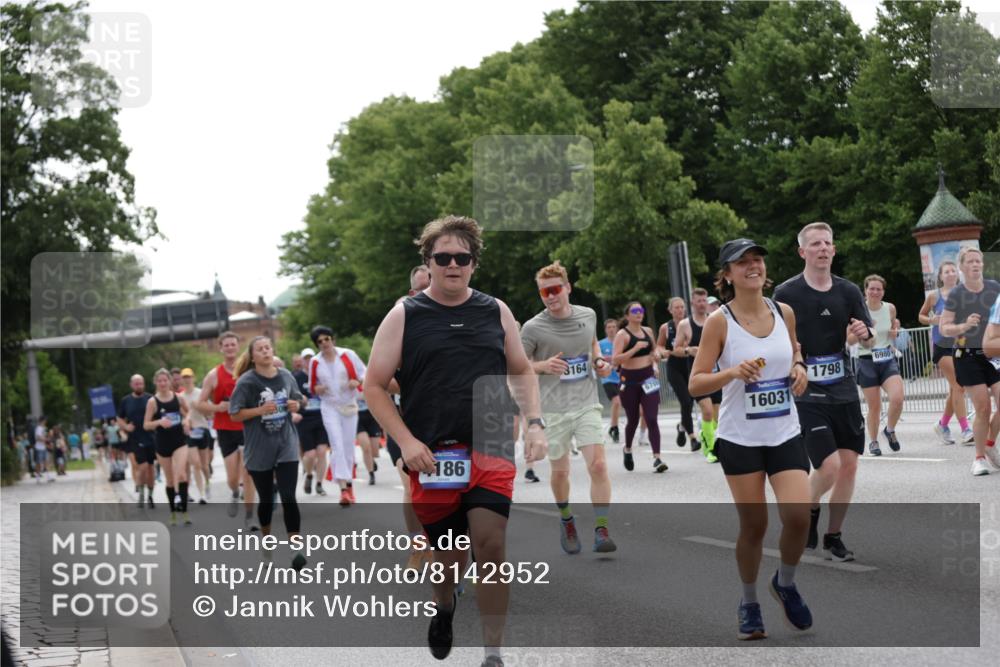 29.06.2025 - hella hamburg halbmarathon Jannik Wohlers http://msf.ph/oto/8142952 29.06.2025 10:44:52 Lombardsbrücke 1685, 1798, 3160, 3164, 3357, 3377, 3879, 3993, 4099, 4102, 4186, 4306, 4337, 4504, 4820, 4851, 5099, 5108, 5190, 5339, 5636, 5949, 6150, 6509, 6763, 6788, 6911, 6980, 7530, 7699, 7912, 8594, 8605, 8762, 10225, 11119, 11314, 11393, 11473, 11474, 11725, 12332, 12334, 12415, 12793, 12856, 12878, 12905, 13555, 14002, 14185, 14232, 14379, 14410, 14513, 14742, 14758, 14777, 15011, 15450, 15458, 15517, 15557, 15692, 15750, 15751, 15998 meine-sportfotos.de