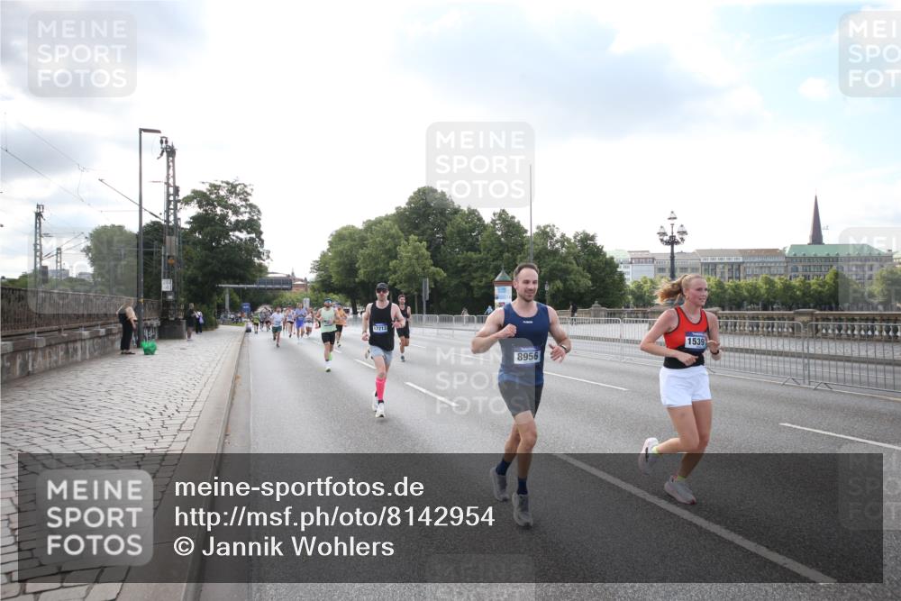 29.06.2025 - hella hamburg halbmarathon Jannik Wohlers http://msf.ph/oto/8142954 29.06.2025 09:45:50 Lombardsbrücke 2525, 3809, 3843, 3955, 4812, 5042, 6169, 6495, 7055, 7845, 7901, 8864, 8956, 9345, 10453, 11199, 11282, 11833, 13252, 13617, 14276, 14293, 14699, 15115, 15391, 15689, 16507, 16580, 16695, 16931, 16963, 17056, 17213, 17768, 17826, 18235, 18562, 18563, 19118 meine-sportfotos.de