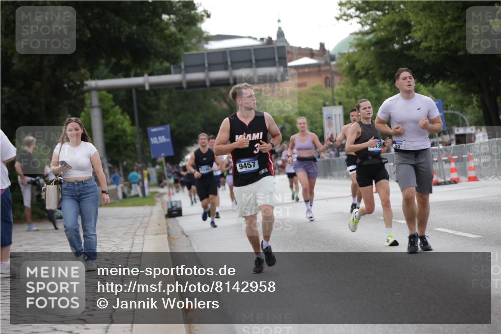 29.06.2025 - hella hamburg halbmarathon Jannik Wohlers http://msf.ph/oto/8142958 29.06.2025 10:07:56 Lombardsbrücke 2427, 5926, 6590, 7198, 7476, 9457, 9616, 9823, 10609, 10857, 11780, 12658, 13014, 14631, 14902, 14965, 15429, 16439 meine-sportfotos.de