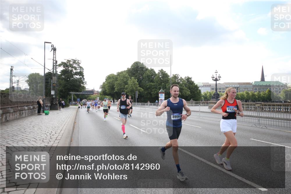 29.06.2025 - hella hamburg halbmarathon Jannik Wohlers http://msf.ph/oto/8142960 29.06.2025 09:45:50 Lombardsbrücke 2525, 3809, 3843, 3955, 4812, 5042, 6169, 6495, 7055, 7845, 7901, 8864, 8956, 9345, 10453, 11199, 11282, 11833, 13252, 13617, 14276, 14293, 14699, 15115, 15391, 15689, 16507, 16580, 16695, 16931, 16963, 17056, 17213, 17768, 17826, 18235, 18562, 18563, 19118 meine-sportfotos.de