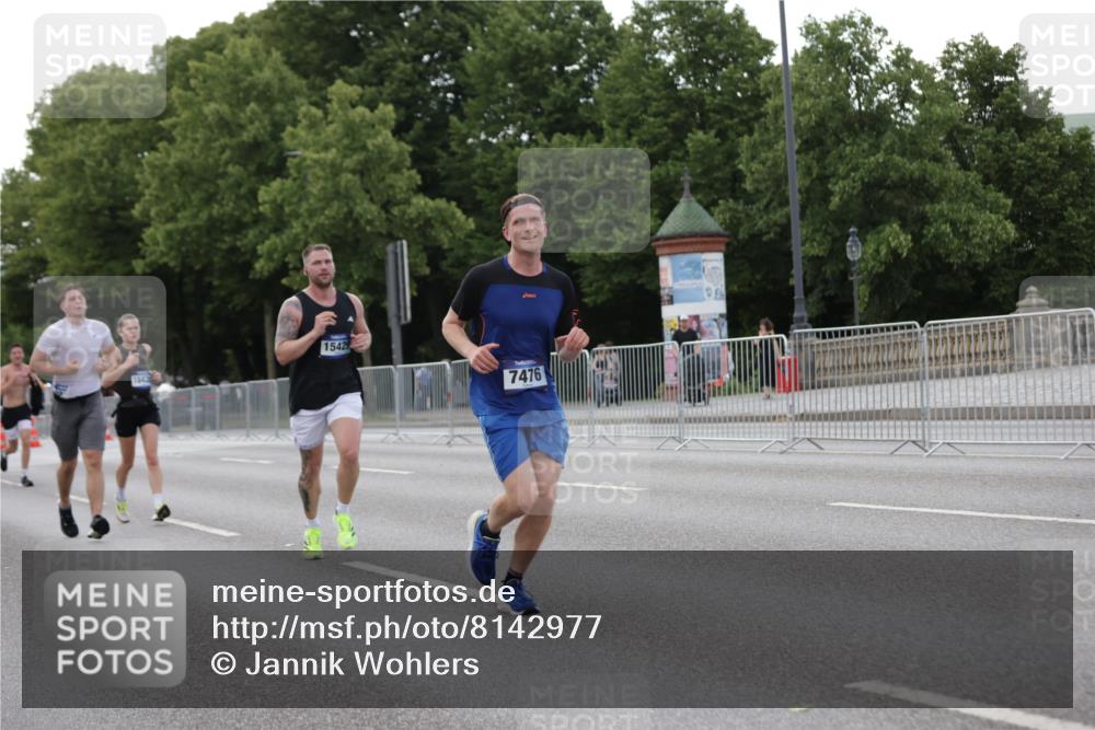 29.06.2025 - hella hamburg halbmarathon Jannik Wohlers http://msf.ph/oto/8142977 29.06.2025 10:07:57 Lombardsbrücke 2427, 5926, 6590, 7198, 7476, 9457, 9616, 9823, 10609, 10857, 11780, 12658, 13014, 14631, 14902, 14965, 15429, 16439 meine-sportfotos.de