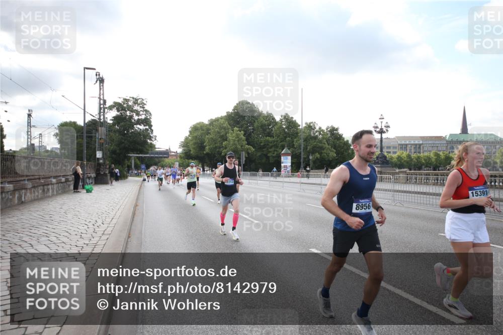 29.06.2025 - hella hamburg halbmarathon Jannik Wohlers http://msf.ph/oto/8142979 29.06.2025 09:45:50 Lombardsbrücke 2525, 3809, 3843, 3955, 4812, 5042, 6169, 6495, 7055, 7845, 7901, 8864, 8956, 9345, 10453, 11199, 11282, 11833, 13252, 13617, 14276, 14293, 14699, 15115, 15391, 15689, 16507, 16580, 16695, 16931, 16963, 17056, 17213, 17768, 17826, 18235, 18562, 18563, 19118 meine-sportfotos.de