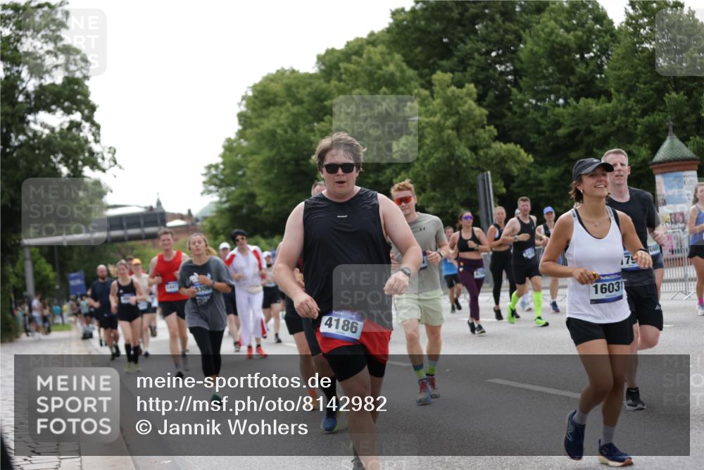 29.06.2025 - hella hamburg halbmarathon Jannik Wohlers http://msf.ph/oto/8142982 29.06.2025 10:44:52 Lombardsbrücke 1685, 1798, 3160, 3164, 3357, 3377, 3879, 3993, 4099, 4102, 4186, 4306, 4337, 4504, 4820, 4851, 5099, 5108, 5190, 5339, 5636, 5949, 6150, 6509, 6763, 6788, 6911, 6980, 7530, 7699, 7912, 8594, 8605, 8762, 10225, 11119, 11314, 11393, 11473, 11474, 11725, 12332, 12334, 12415, 12793, 12856, 12878, 12905, 13555, 14002, 14185, 14232, 14379, 14410, 14513, 14742, 14758, 14777, 15011, 15450, 15458, 15517, 15557, 15692, 15750, 15751, 15998 meine-sportfotos.de
