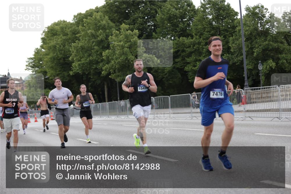 29.06.2025 - hella hamburg halbmarathon Jannik Wohlers http://msf.ph/oto/8142988 29.06.2025 10:07:57 Lombardsbrücke 2427, 5926, 6590, 7198, 7476, 9457, 9616, 9823, 10609, 10857, 11780, 12658, 13014, 14631, 14902, 14965, 15429, 16439 meine-sportfotos.de