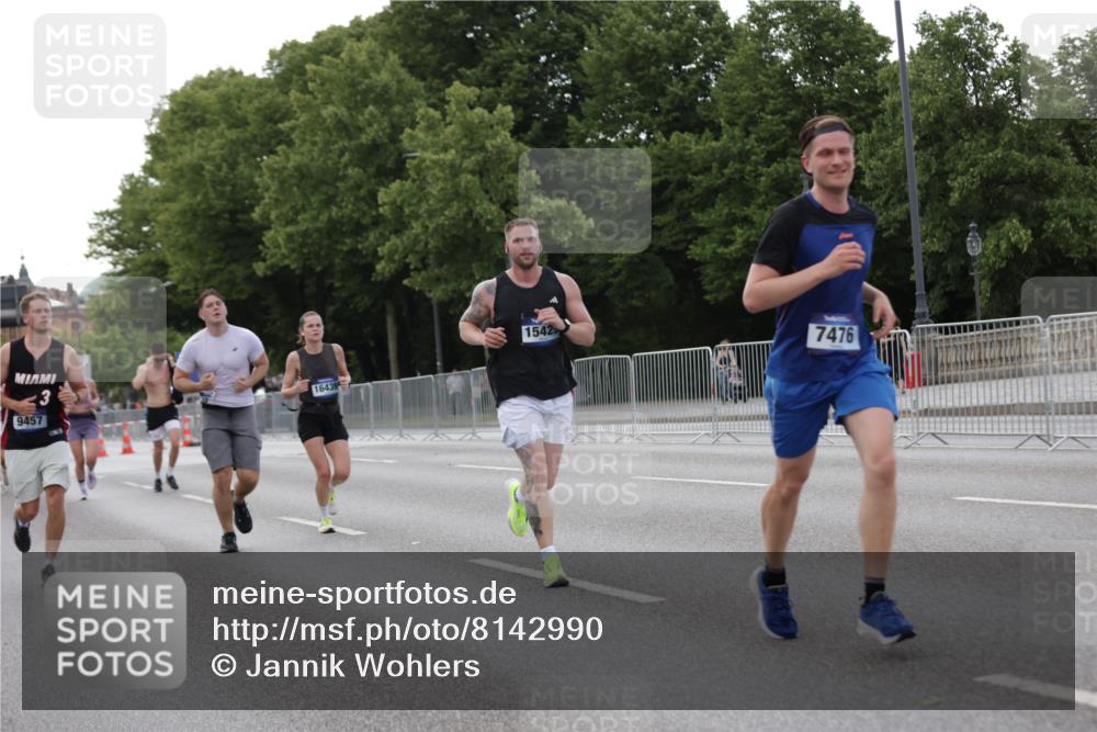 29.06.2025 - hella hamburg halbmarathon Jannik Wohlers http://msf.ph/oto/8142990 29.06.2025 10:07:57 Lombardsbrücke 2427, 5926, 6590, 7198, 7476, 9457, 9616, 9823, 10609, 10857, 11780, 12658, 13014, 14631, 14902, 14965, 15429, 16439 meine-sportfotos.de