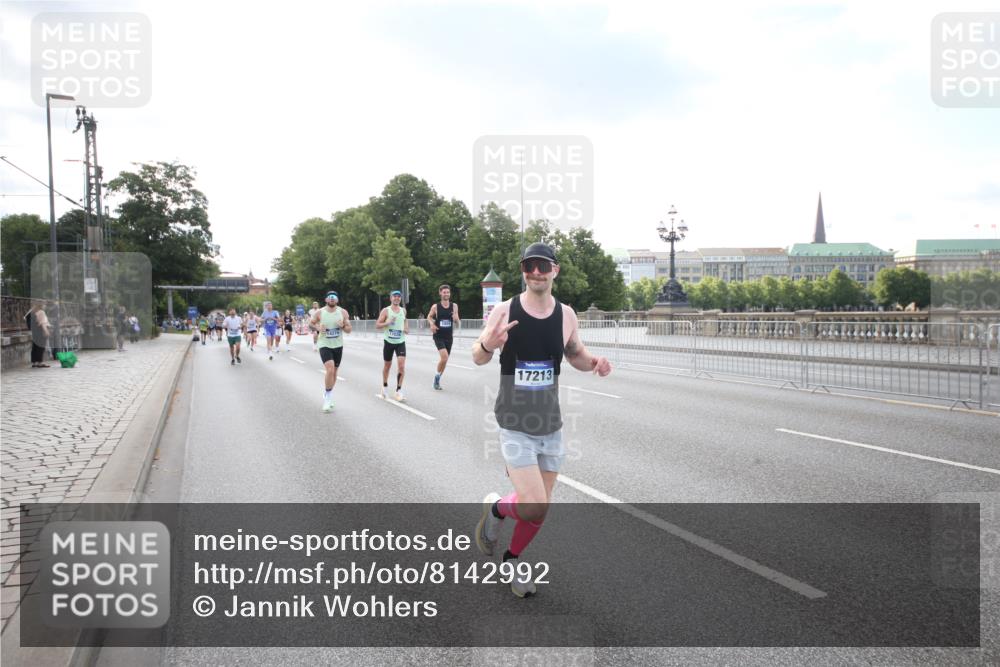 29.06.2025 - hella hamburg halbmarathon Jannik Wohlers http://msf.ph/oto/8142992 29.06.2025 09:45:51 Lombardsbrücke 2525, 3809, 3843, 3955, 4812, 5042, 6169, 6495, 7055, 7534, 7845, 7901, 8864, 8956, 9345, 10453, 10865, 11199, 11282, 11833, 13252, 13617, 14276, 14293, 14699, 15115, 15391, 15689, 16507, 16580, 16695, 16931, 16963, 17056, 17213, 17768, 17826, 18235, 18562, 18563, 19118 meine-sportfotos.de