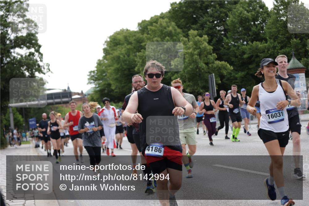 29.06.2025 - hella hamburg halbmarathon Jannik Wohlers http://msf.ph/oto/8142994 29.06.2025 10:44:52 Lombardsbrücke 1685, 1798, 3160, 3164, 3357, 3377, 3879, 3993, 4099, 4102, 4186, 4306, 4337, 4504, 4820, 4851, 5099, 5108, 5190, 5339, 5636, 5949, 6150, 6509, 6763, 6788, 6911, 6980, 7530, 7699, 7912, 8594, 8605, 8762, 10225, 11119, 11314, 11393, 11473, 11474, 11725, 12332, 12334, 12415, 12793, 12856, 12878, 12905, 13555, 14002, 14185, 14232, 14379, 14410, 14513, 14742, 14758, 14777, 15011, 15450, 15458, 15517, 15557, 15692, 15750, 15751, 15998 meine-sportfotos.de