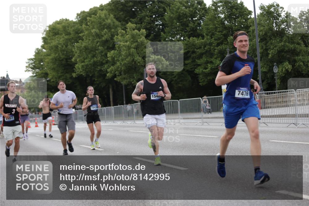 29.06.2025 - hella hamburg halbmarathon Jannik Wohlers http://msf.ph/oto/8142995 29.06.2025 10:07:57 Lombardsbrücke 2427, 5926, 6590, 7198, 7476, 9457, 9616, 9823, 10609, 10857, 11780, 12658, 13014, 14631, 14902, 14965, 15429, 16439 meine-sportfotos.de