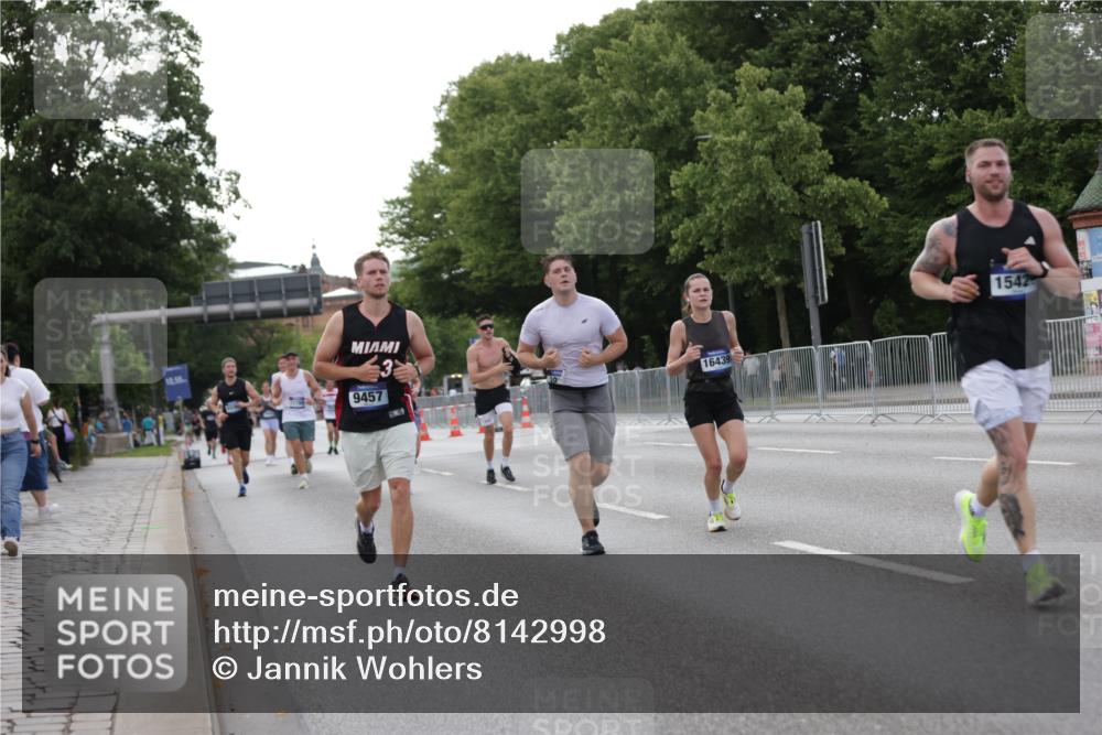 29.06.2025 - hella hamburg halbmarathon Jannik Wohlers http://msf.ph/oto/8142998 29.06.2025 10:07:58 Lombardsbrücke 2427, 5926, 6590, 7198, 7476, 9457, 9616, 9823, 10609, 10857, 11780, 12658, 13014, 14631, 14902, 14965, 15429, 16439 meine-sportfotos.de