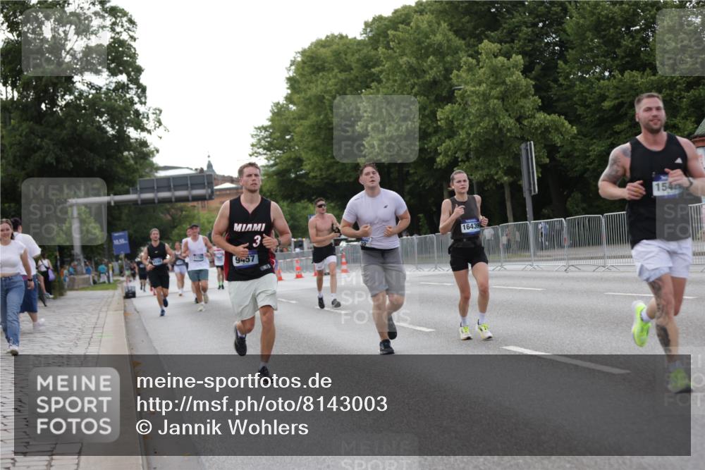 29.06.2025 - hella hamburg halbmarathon Jannik Wohlers http://msf.ph/oto/8143003 29.06.2025 10:07:58 Lombardsbrücke 2427, 5926, 6590, 7198, 7476, 9457, 9616, 9823, 10609, 10857, 11780, 12658, 13014, 14631, 14902, 14965, 15429, 16439 meine-sportfotos.de