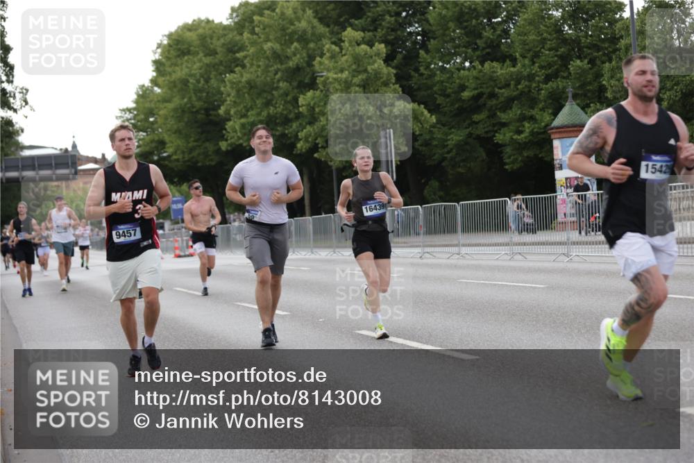 29.06.2025 - hella hamburg halbmarathon Jannik Wohlers http://msf.ph/oto/8143008 29.06.2025 10:07:59 Lombardsbrücke 1427, 2427, 5926, 6590, 7198, 7476, 9457, 9616, 9823, 10609, 10857, 11780, 13014, 14631, 14902, 14965, 15429, 16439 meine-sportfotos.de
