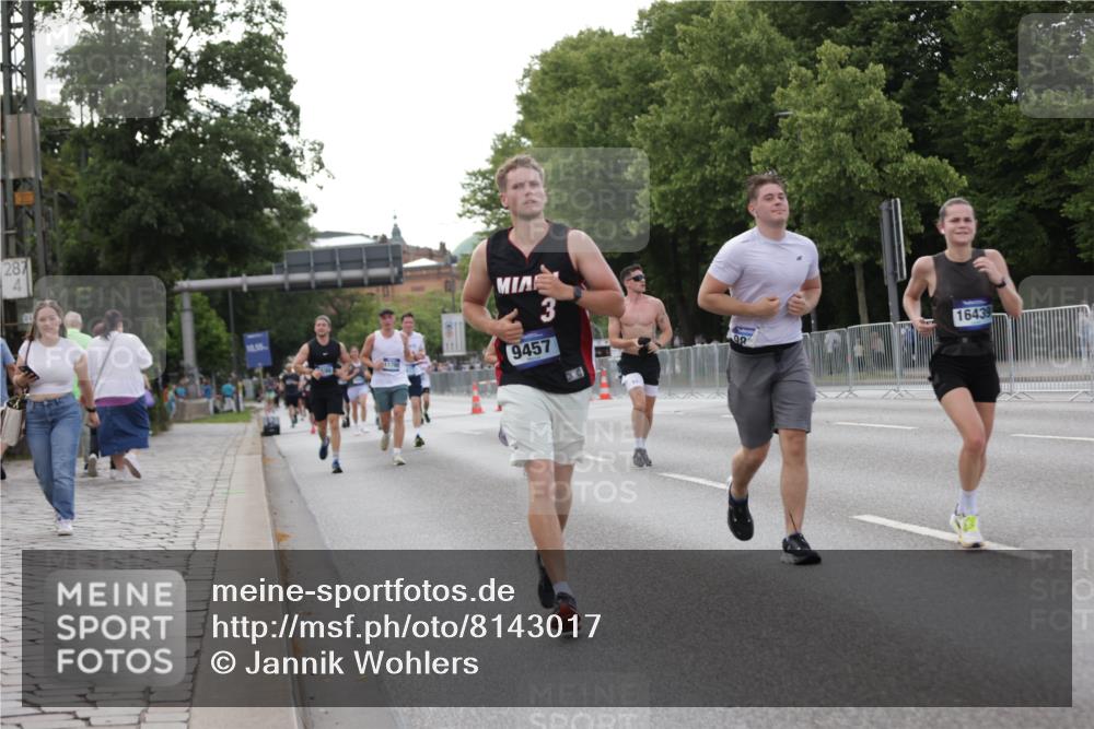 29.06.2025 - hella hamburg halbmarathon Jannik Wohlers http://msf.ph/oto/8143017 29.06.2025 10:07:59 Lombardsbrücke 1427, 2427, 5926, 6590, 7198, 7476, 9457, 9616, 9823, 10609, 10857, 11780, 13014, 14631, 14902, 14965, 15429, 16439 meine-sportfotos.de