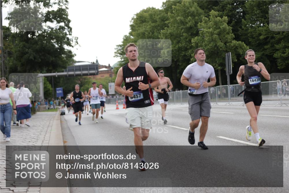29.06.2025 - hella hamburg halbmarathon Jannik Wohlers http://msf.ph/oto/8143026 29.06.2025 10:07:59 Lombardsbrücke 1427, 2427, 5926, 6590, 7198, 7476, 9457, 9616, 9823, 10609, 10857, 11780, 13014, 14631, 14902, 14965, 15429, 16439 meine-sportfotos.de