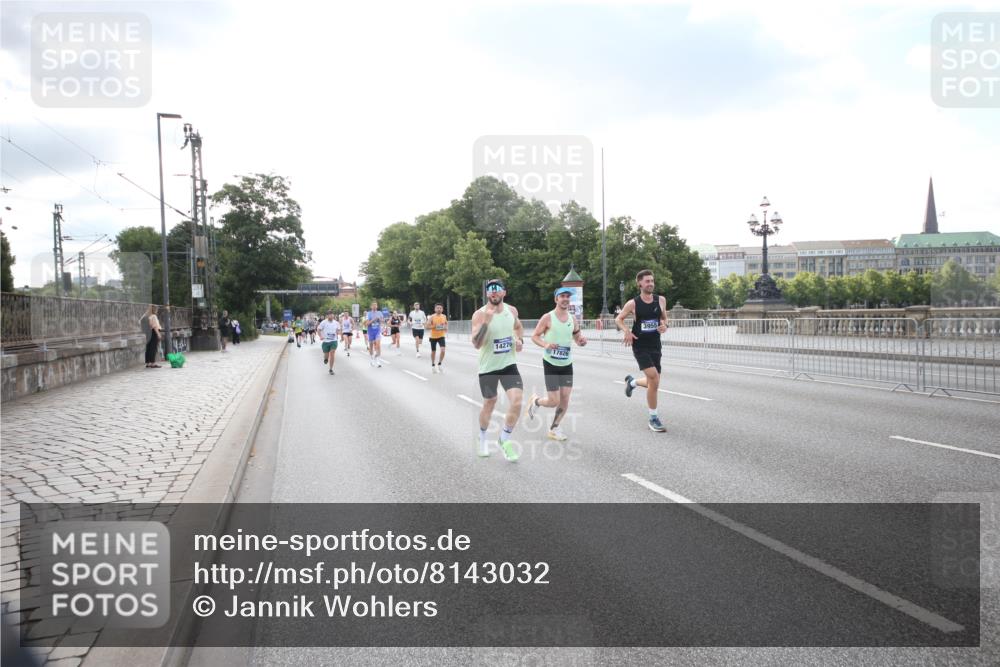 29.06.2025 - hella hamburg halbmarathon Jannik Wohlers http://msf.ph/oto/8143032 29.06.2025 09:45:52 Lombardsbrücke 2525, 3809, 3843, 3955, 5042, 6169, 6495, 7055, 7534, 7845, 7901, 8864, 8956, 9345, 10453, 10865, 11199, 11282, 11833, 13252, 13617, 14276, 14293, 14699, 15115, 15391, 15689, 16507, 16580, 16695, 16931, 16963, 17056, 17213, 17768, 17826, 18235, 18562, 18563, 19118 meine-sportfotos.de