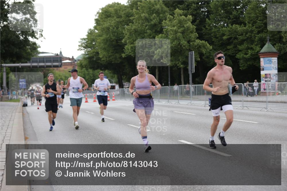 29.06.2025 - hella hamburg halbmarathon Jannik Wohlers http://msf.ph/oto/8143043 29.06.2025 10:08:02 Lombardsbrücke 1427, 2427, 5926, 6590, 7198, 7476, 9457, 9616, 9823, 10092, 10609, 10857, 11780, 13014, 14631, 14902, 14965, 15429, 16439 meine-sportfotos.de