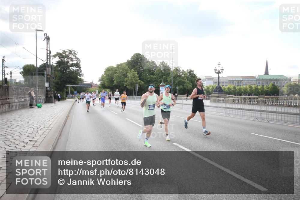 29.06.2025 - hella hamburg halbmarathon Jannik Wohlers http://msf.ph/oto/8143048 29.06.2025 09:45:53 Lombardsbrücke 2525, 3809, 3843, 3955, 5042, 6169, 7055, 7534, 7845, 7901, 8784, 8864, 8956, 9345, 10453, 10865, 11282, 11833, 13252, 13617, 14276, 14293, 14699, 15115, 15391, 15689, 16065, 16140, 16507, 16580, 16695, 16931, 17056, 17213, 17768, 17826, 18235, 18562, 18563 meine-sportfotos.de