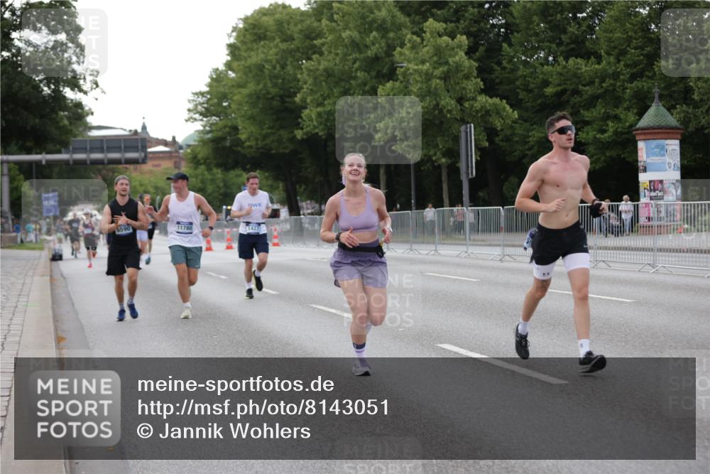 29.06.2025 - hella hamburg halbmarathon Jannik Wohlers http://msf.ph/oto/8143051 29.06.2025 10:08:02 Lombardsbrücke 1427, 2427, 5926, 6590, 7198, 7476, 9457, 9616, 9823, 10092, 10609, 10857, 11780, 13014, 14631, 14902, 14965, 15429, 16439 meine-sportfotos.de