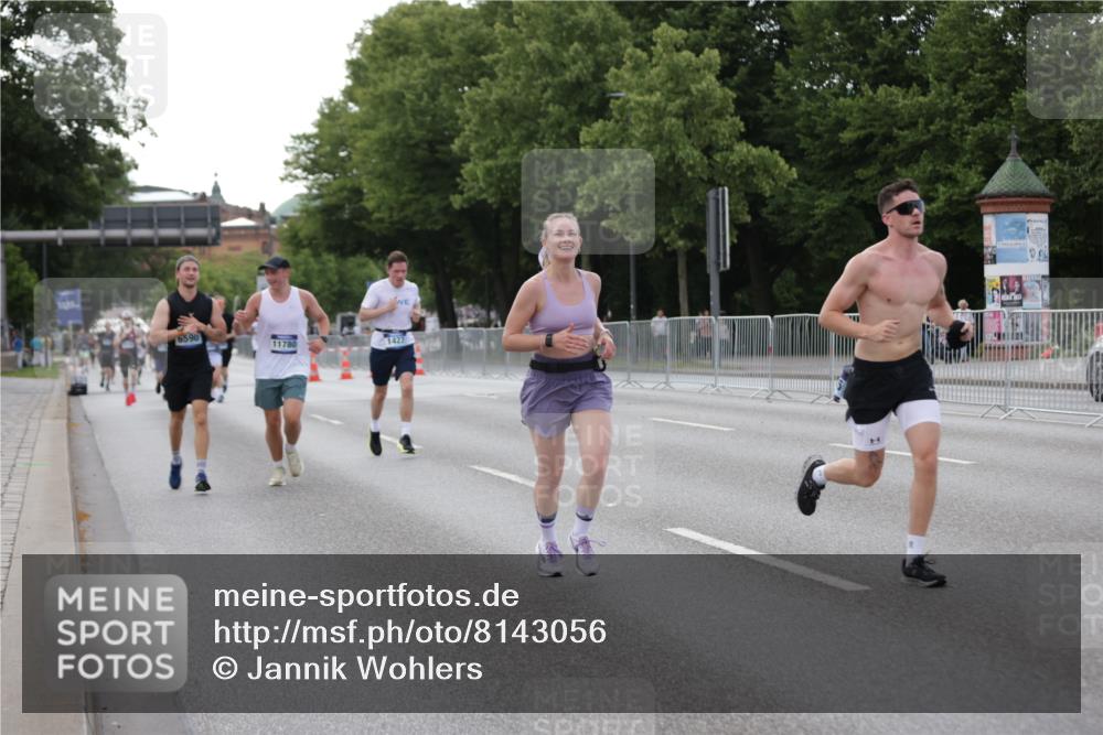 29.06.2025 - hella hamburg halbmarathon Jannik Wohlers http://msf.ph/oto/8143056 29.06.2025 10:08:02 Lombardsbrücke 1427, 2427, 5926, 6590, 7198, 7476, 9457, 9616, 9823, 10092, 10609, 10857, 11780, 13014, 14631, 14902, 14965, 15429, 16439 meine-sportfotos.de