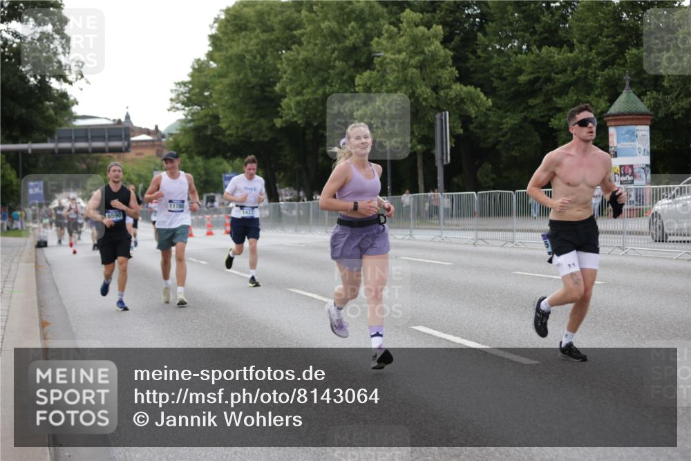 29.06.2025 - hella hamburg halbmarathon Jannik Wohlers http://msf.ph/oto/8143064 29.06.2025 10:08:02 Lombardsbrücke 1427, 2427, 5926, 6590, 7198, 7476, 9457, 9616, 9823, 10092, 10609, 10857, 11780, 13014, 14631, 14902, 14965, 15429, 16439 meine-sportfotos.de