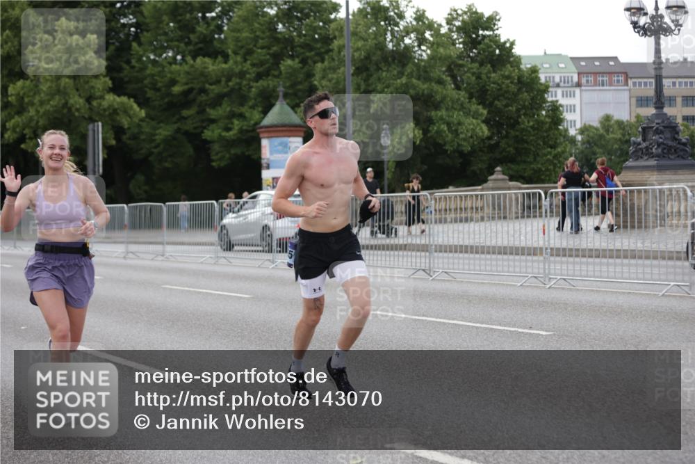 29.06.2025 - hella hamburg halbmarathon Jannik Wohlers http://msf.ph/oto/8143070 29.06.2025 10:08:03 Lombardsbrücke 1427, 2427, 5926, 6590, 7198, 7476, 9457, 9616, 9823, 10092, 10609, 10857, 11780, 13014, 14631, 14902, 14965, 15429, 16439 meine-sportfotos.de