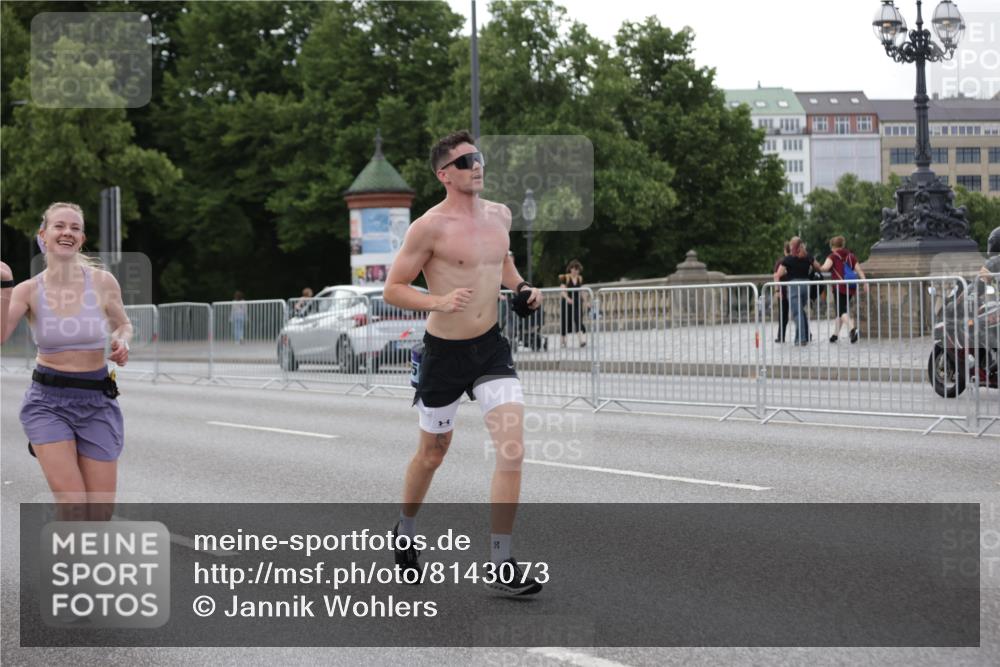 29.06.2025 - hella hamburg halbmarathon Jannik Wohlers http://msf.ph/oto/8143073 29.06.2025 10:08:03 Lombardsbrücke 1427, 2427, 5926, 6590, 7198, 7476, 9457, 9616, 9823, 10092, 10609, 10857, 11780, 13014, 14631, 14902, 14965, 15429, 16439 meine-sportfotos.de