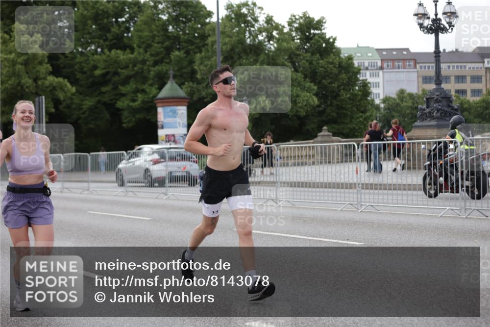 29.06.2025 - hella hamburg halbmarathon Jannik Wohlers http://msf.ph/oto/8143078 29.06.2025 10:08:03 Lombardsbrücke 1427, 2427, 5926, 6590, 7198, 7476, 9457, 9616, 9823, 10092, 10609, 10857, 11780, 13014, 14631, 14902, 14965, 15429, 16439 meine-sportfotos.de